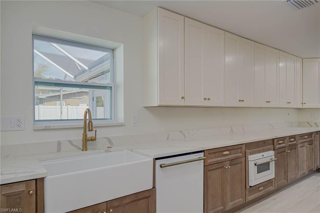 3835 Harold Ave Property Photo 10