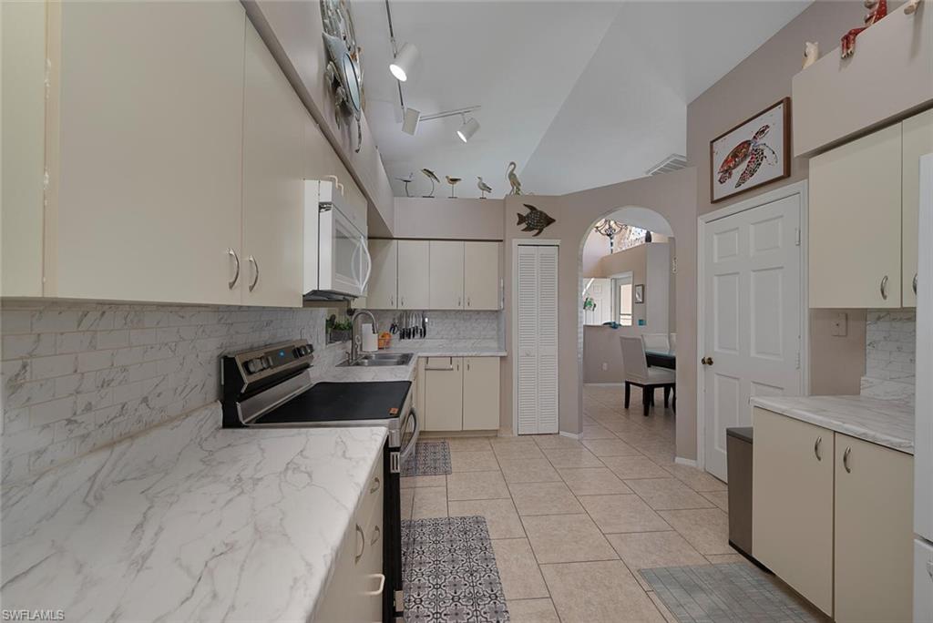 20720 Andiron Pl Property Photo 4