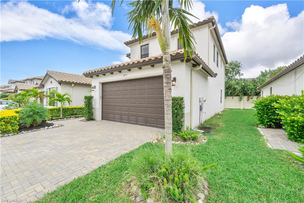 8813 Madrid Cir Property Photo