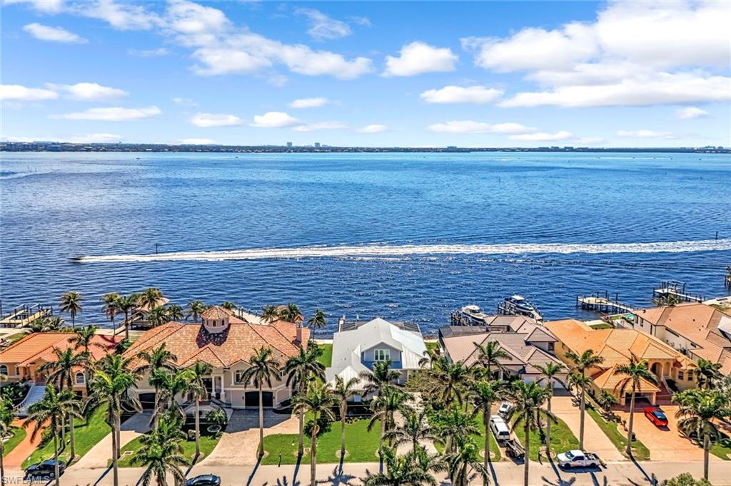 320 Bayshore Dr Property Photo 4