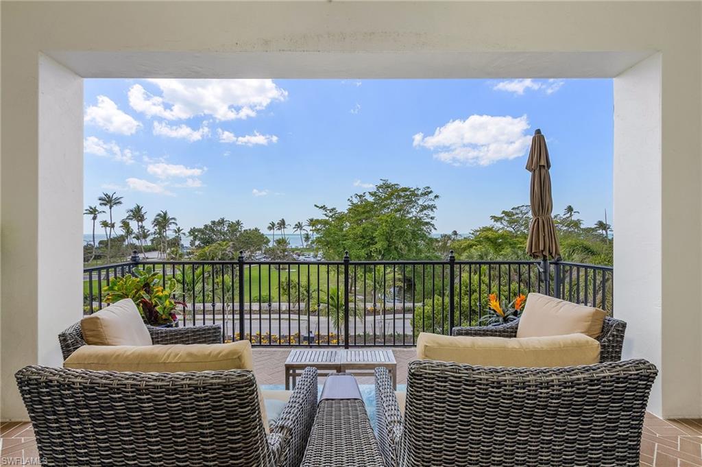 1400 Gulf Shore Blvd N # 305 Property Photo 5