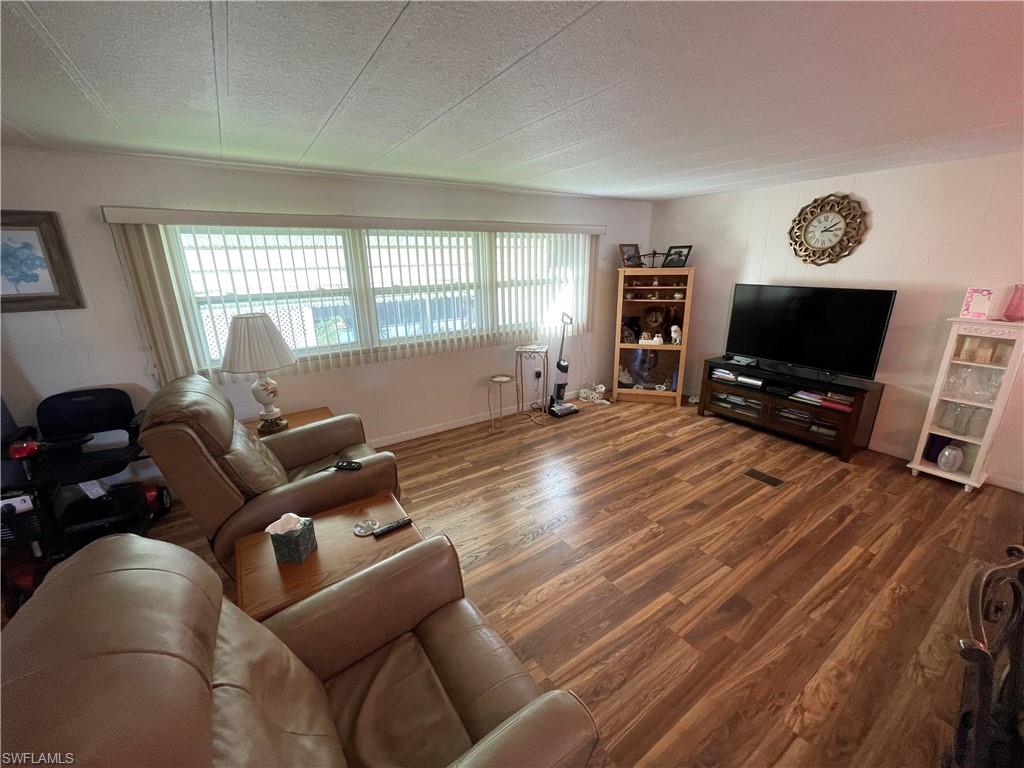 210 Cobblestone Ln Property Photo 9