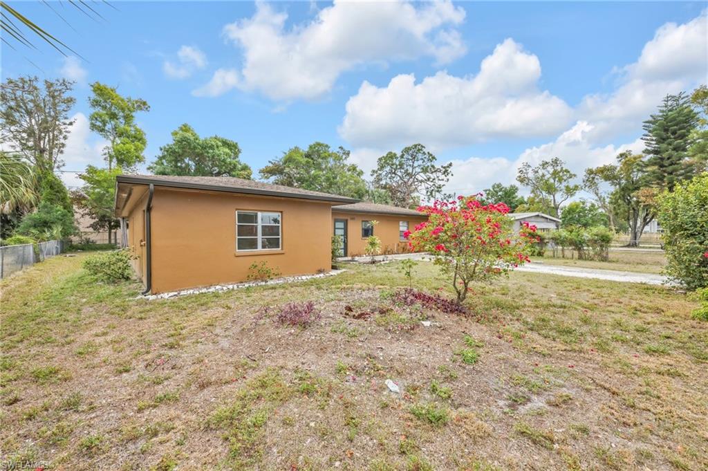2971 Montclaire Ave Property Photo 2