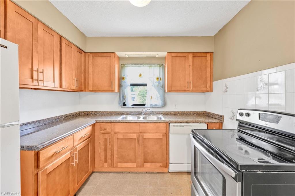 2971 Montclaire Ave Property Photo 3