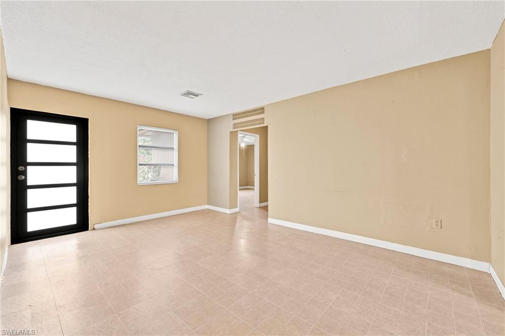 2971 Montclaire Ave Property Photo 7