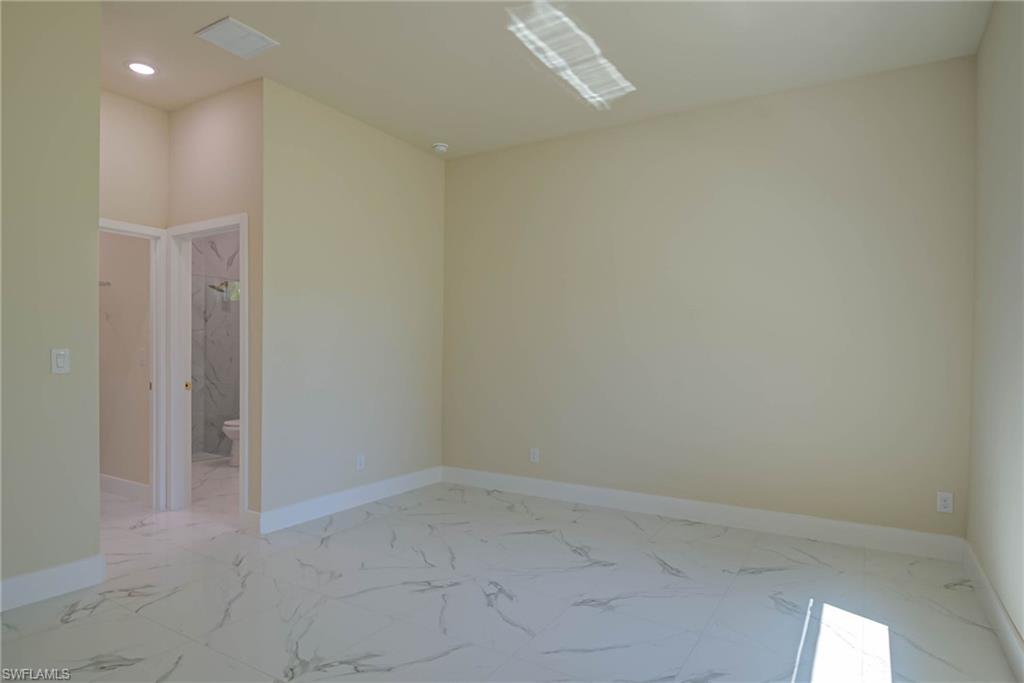 3305 71st St W Property Photo 10