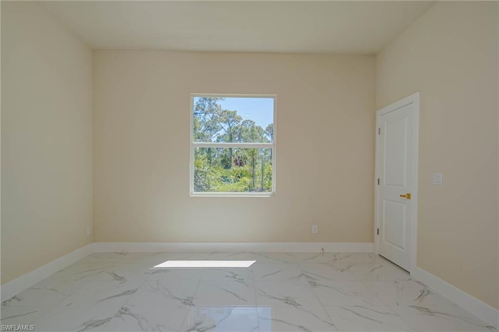 3305 71st St W Property Photo 11