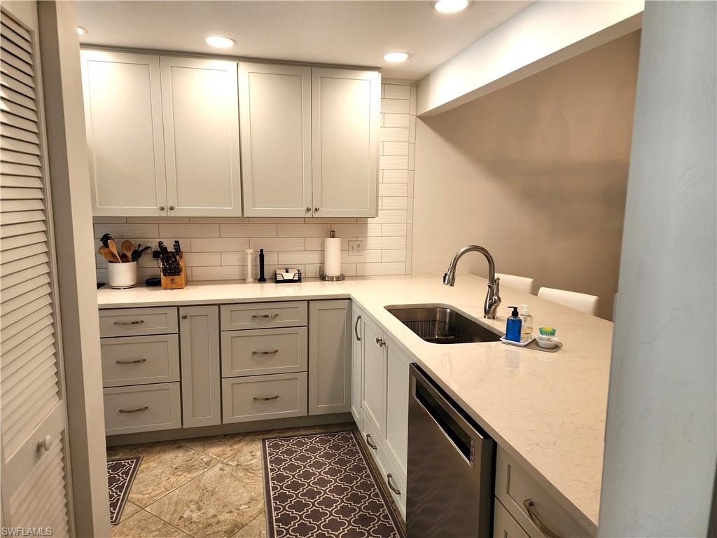 4211 Chantelle Dr # C203 Property Photo 7