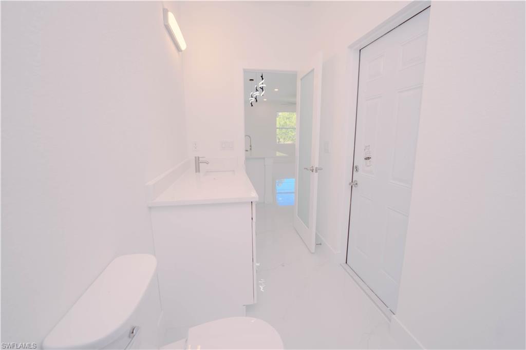 1034 Summa Blvd Property Photo 17