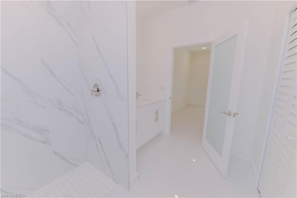 1034 Summa Blvd Property Photo 27