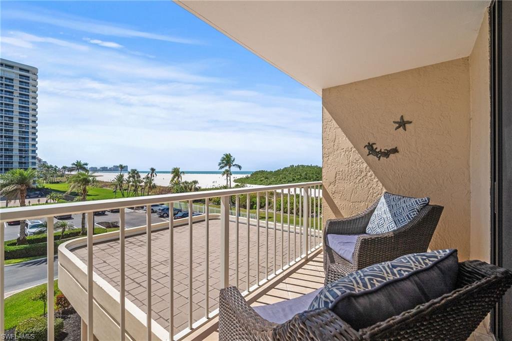 380 Seaview Ct # 307 Property Photo 3