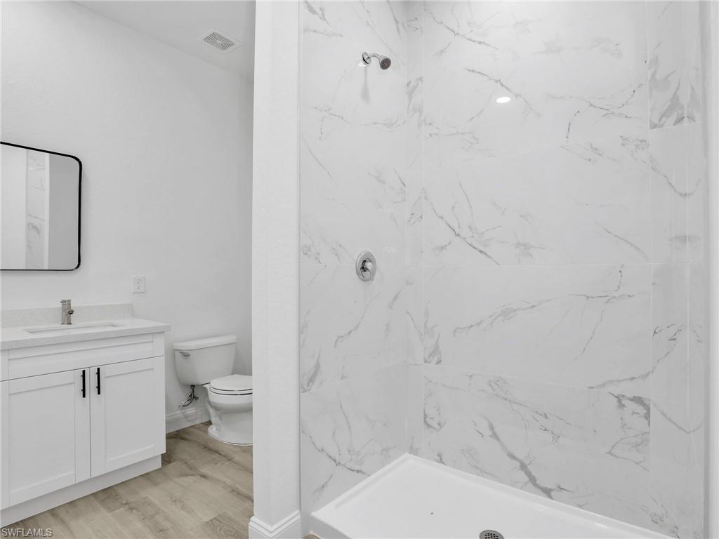 633 Cane St E Property Photo 20