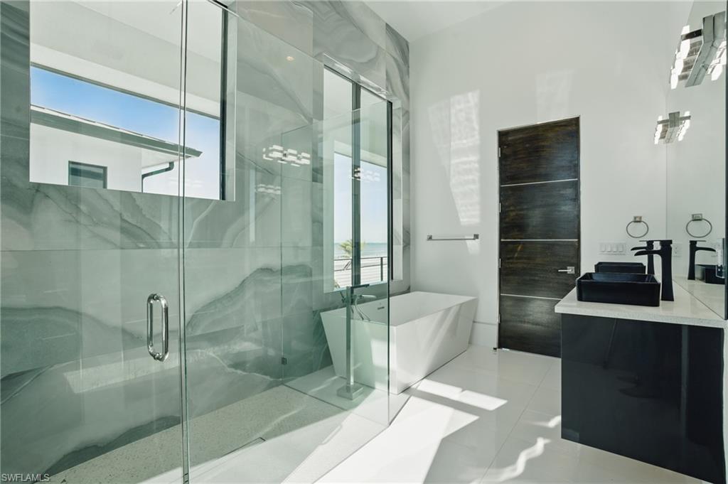 3050 Estero Blvd Property Photo 25