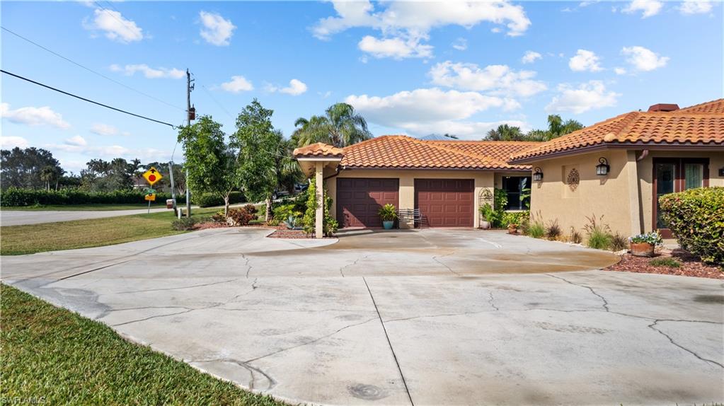 7090 Hendry Creek Dr Property Photo 2