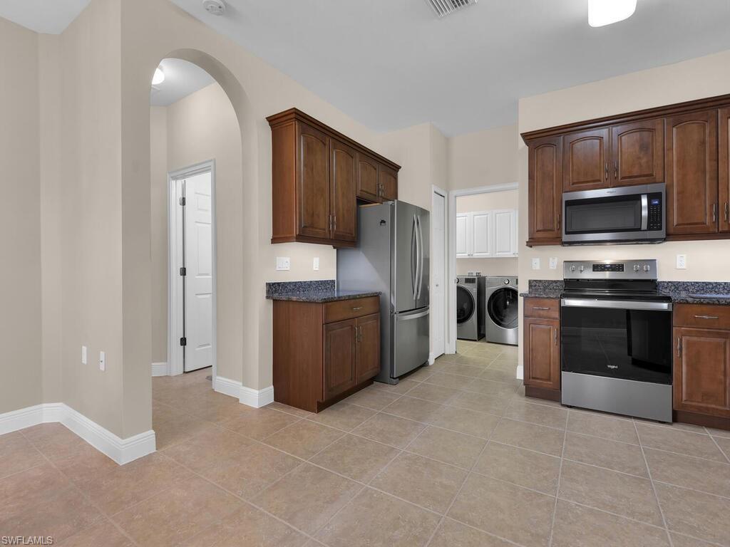 10490 Materita Dr Property Photo 8