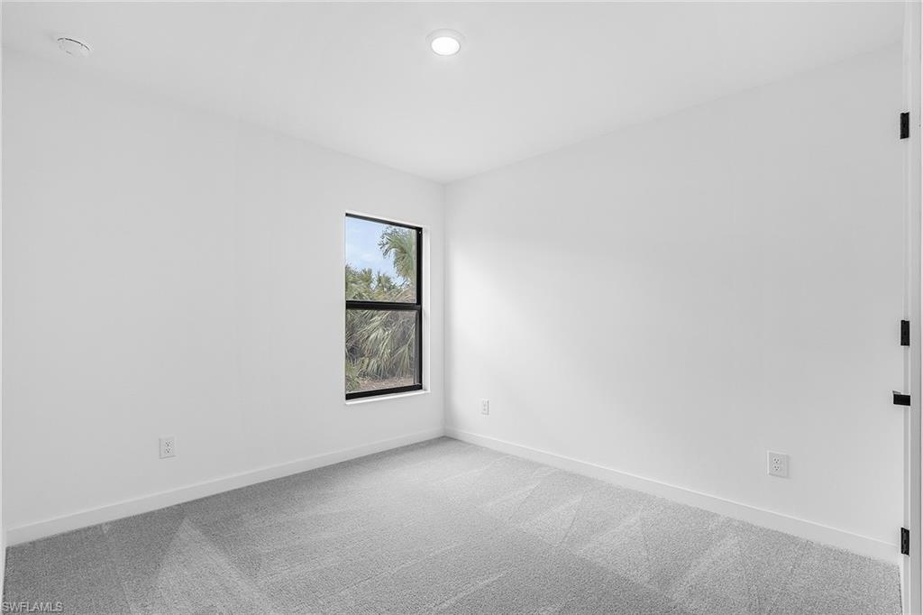 434 Parkdale Blvd Property Photo 15