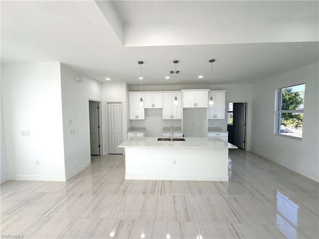 472 Lillon Ave S Property Photo 2
