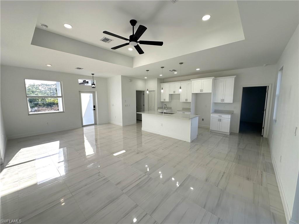 472 Lillon Ave S Property Photo 3