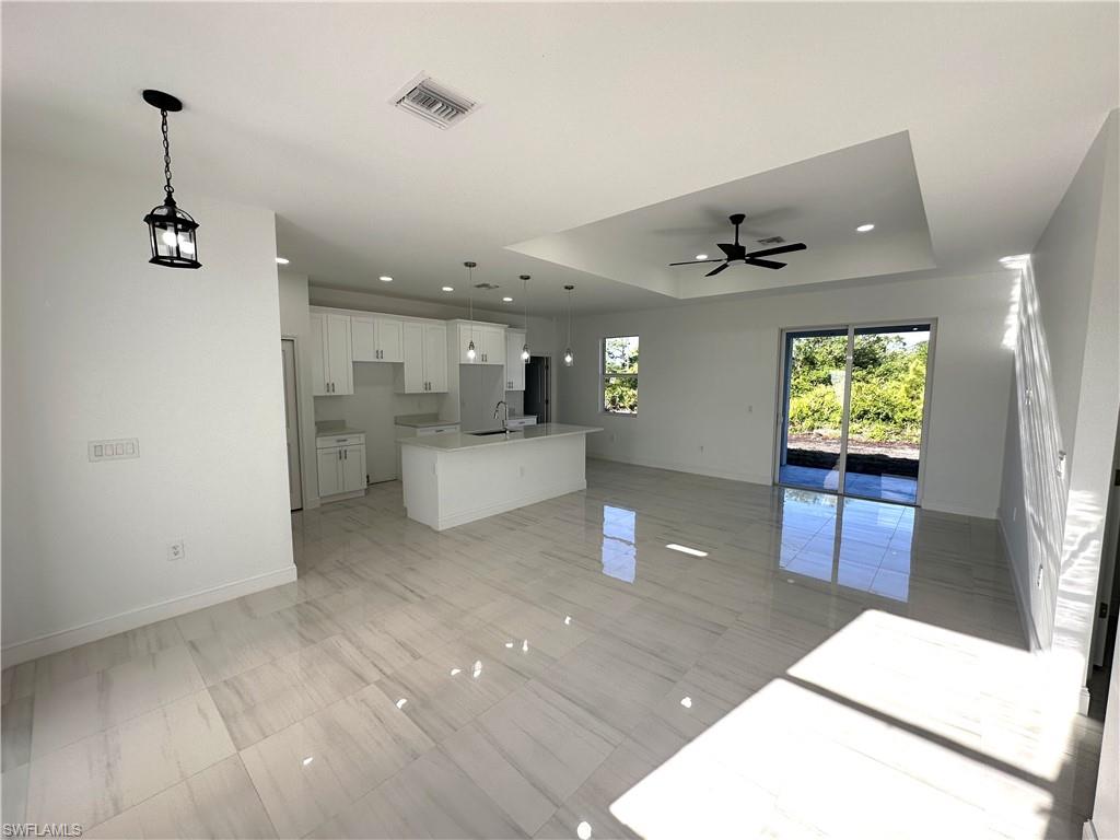 472 Lillon Ave S Property Photo 4