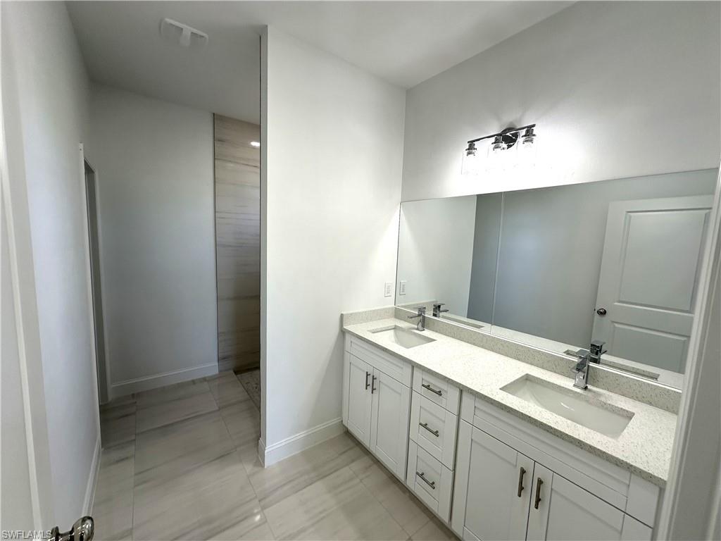 472 Lillon Ave S Property Photo 8