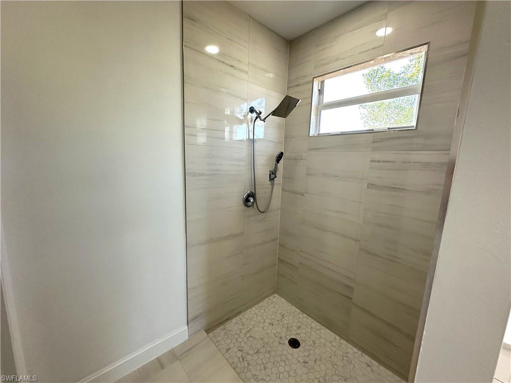 472 Lillon Ave S Property Photo 9