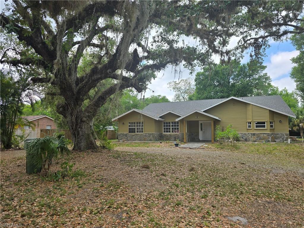 140 S Davis St Property Photo 1