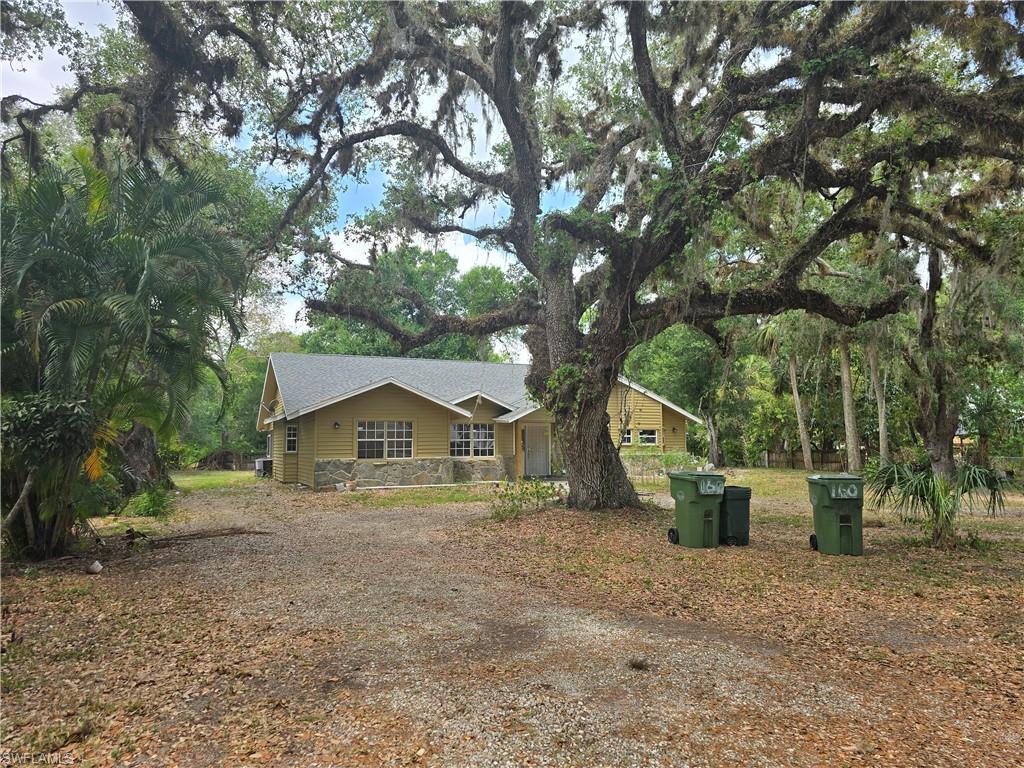 140 S Davis St Property Photo 4