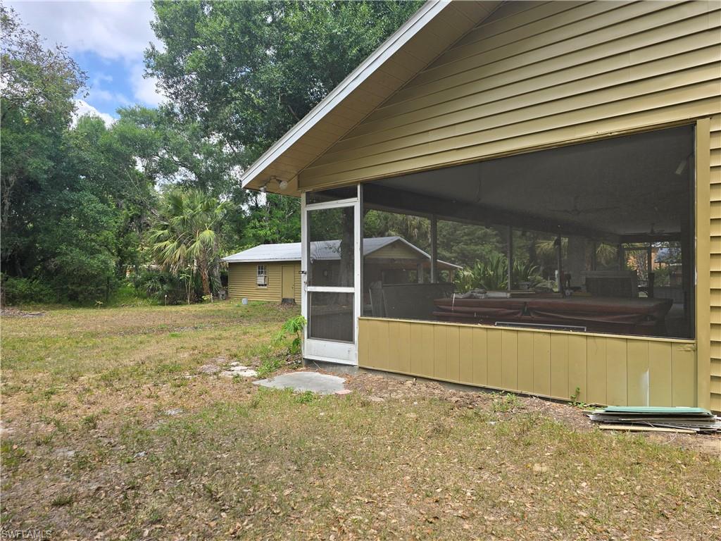 140 S Davis St Property Photo 8