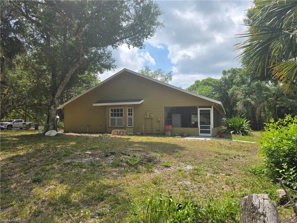 140 S Davis St Property Photo 17