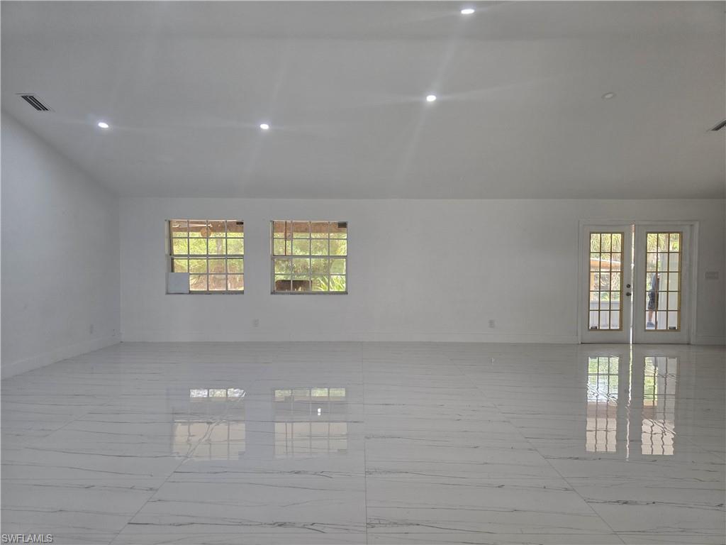 140 S Davis St Property Photo 20