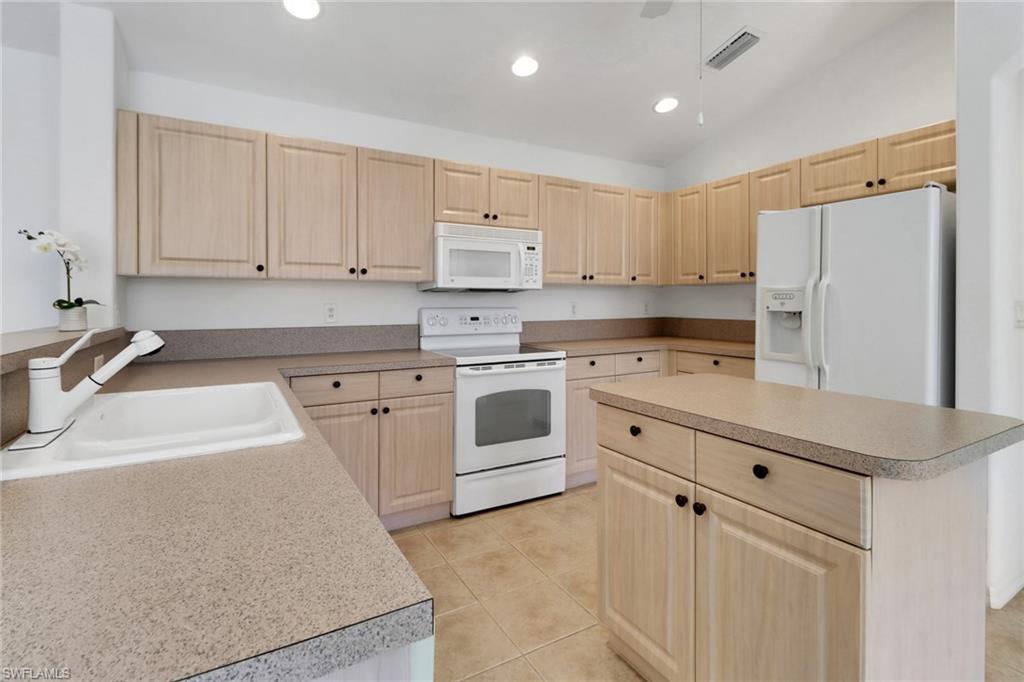 1025 Jardin Dr Property Photo 11