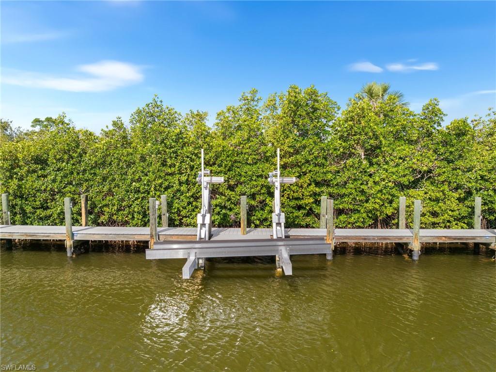 15965 Tropical Breeze Dr Property Photo 3