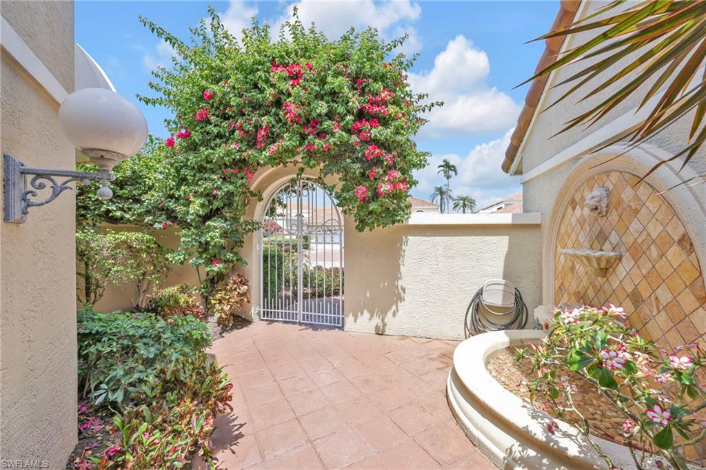 172 Via Napoli Property Photo 3