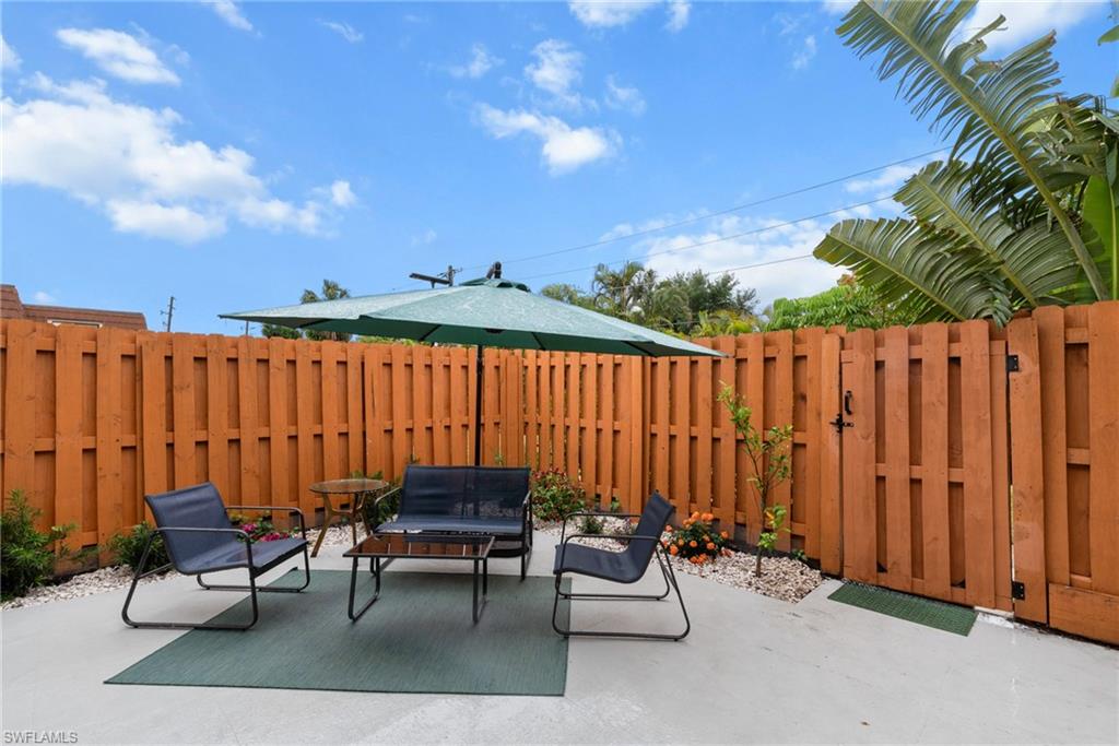 1454 Park Shore CIR # 2 Property Photo 1