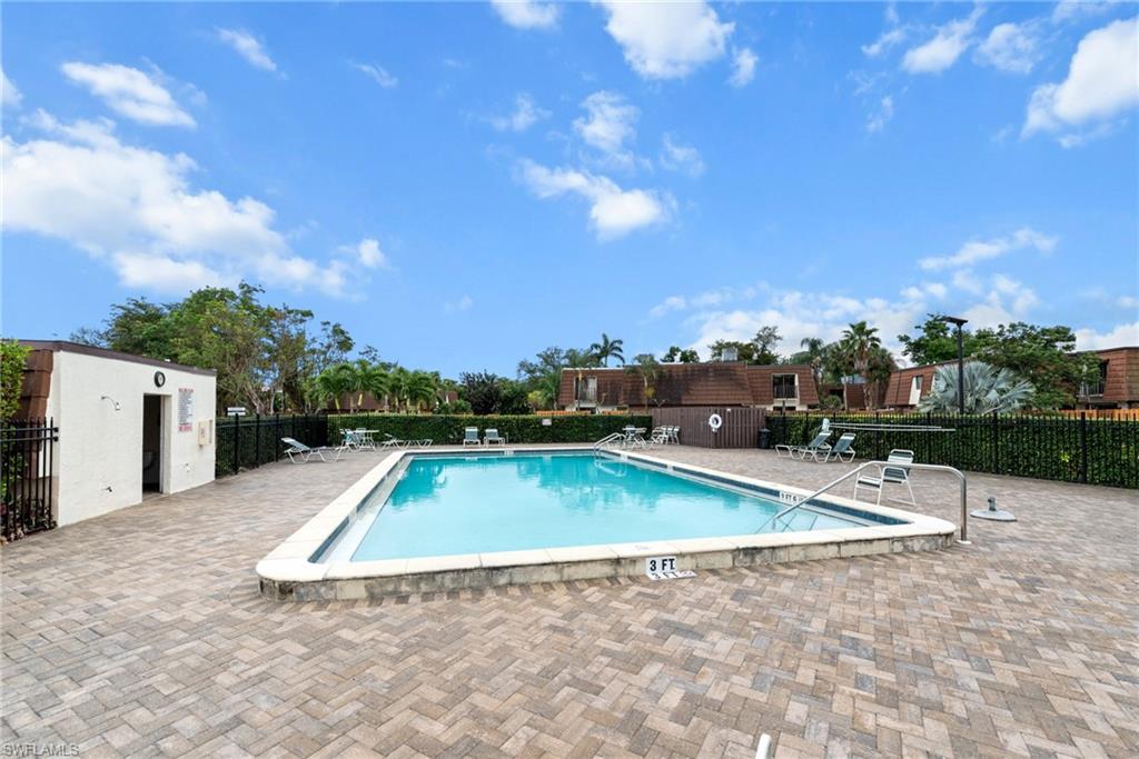 1454 Park Shore Cir # 2 Property Photo 2