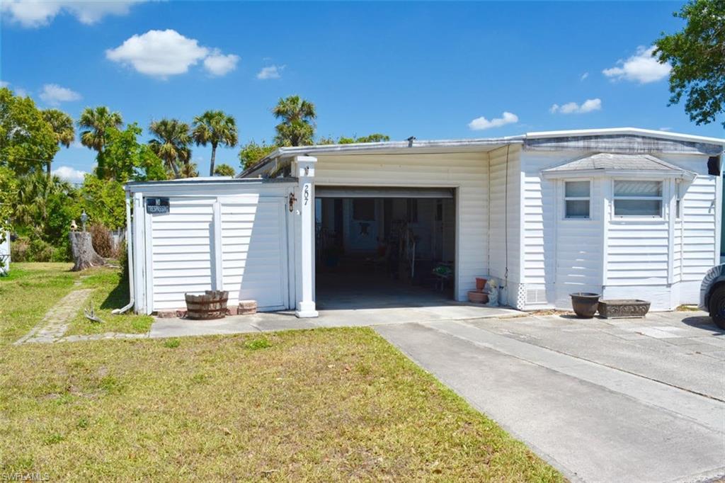 207 Lantern Ln Property Photo 1