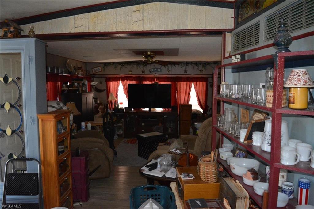 207 Lantern Ln Property Photo 5