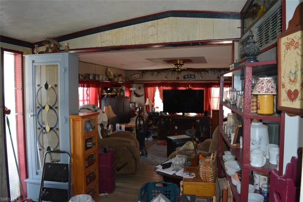207 Lantern Ln Property Photo 7
