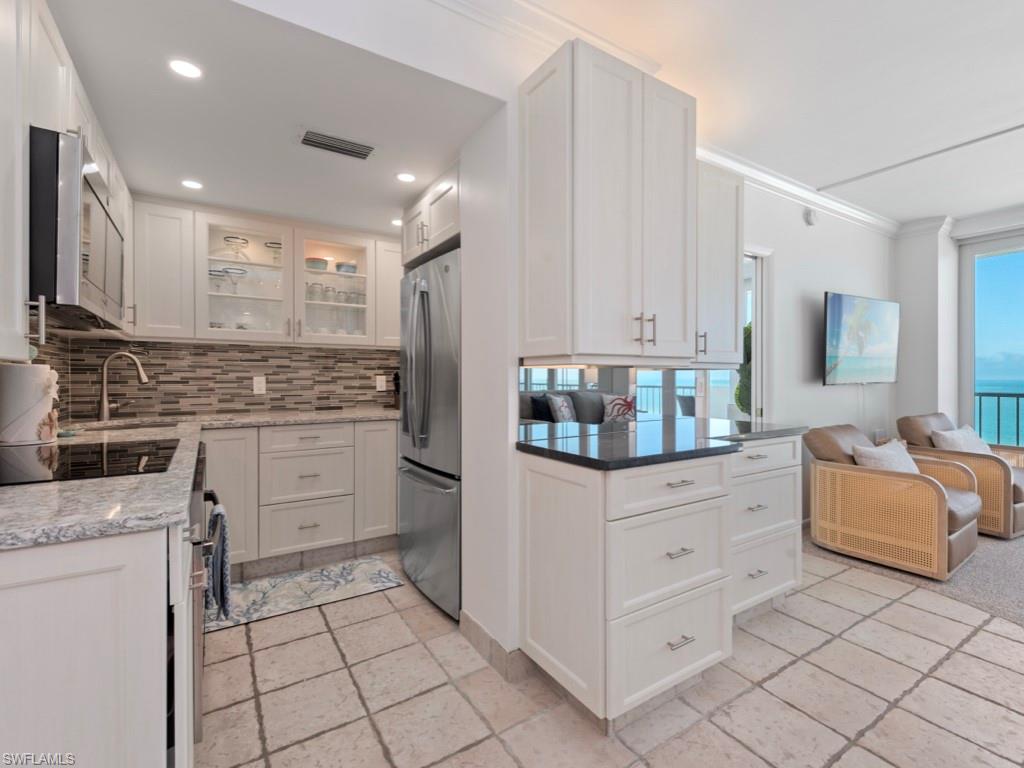 140 Seaview Ct # 1703n Property Photo 3