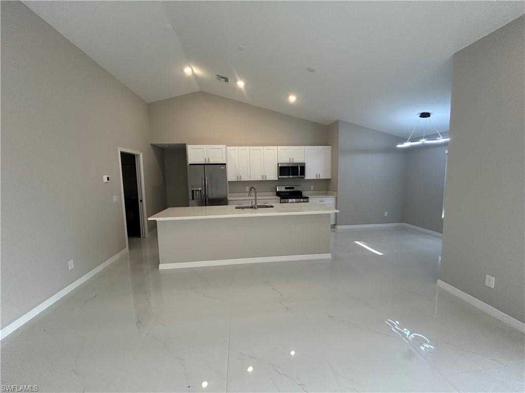2601 Ne Juanita Pl Property Photo 4