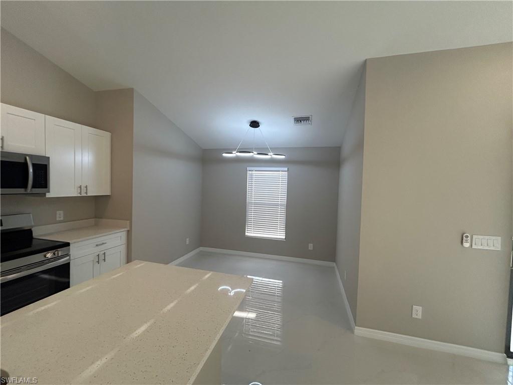 2601 Ne Juanita Pl Property Photo 5