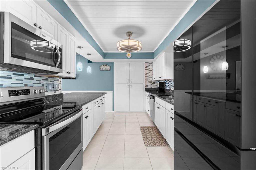 2468 Sapodilla Ln Property Photo 11
