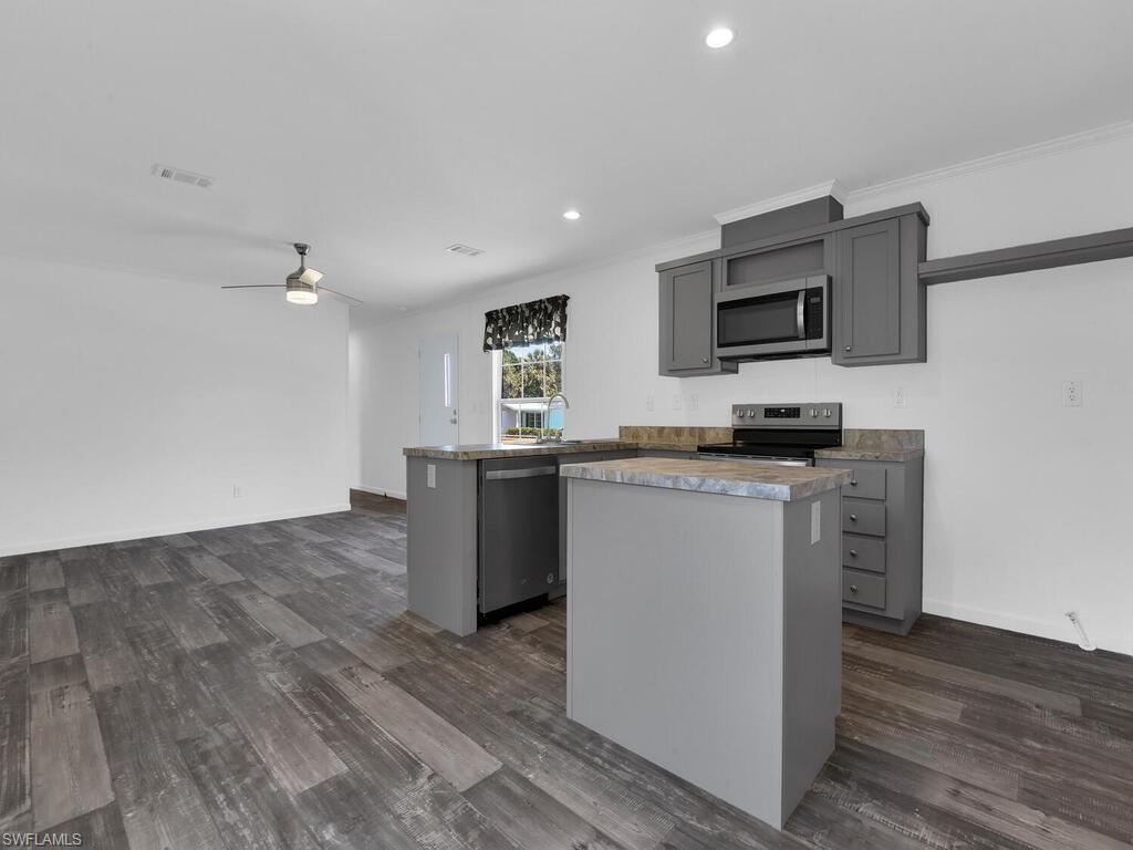 21190 Cypress Park Cir Property Photo 4