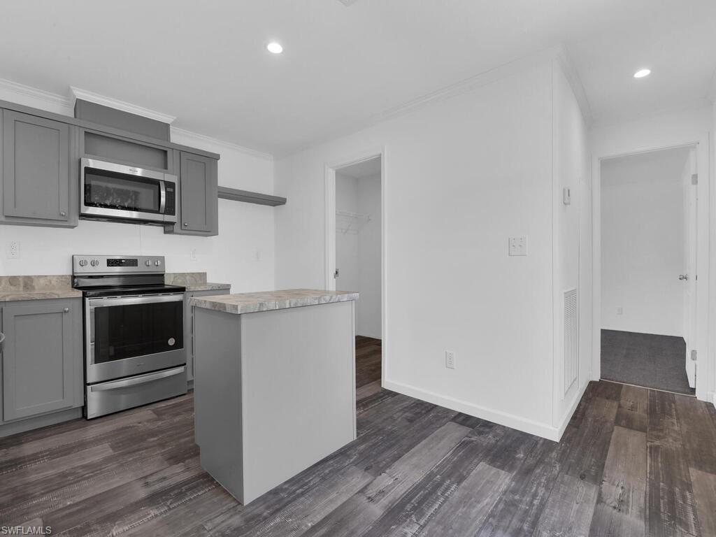 21190 Cypress Park Cir Property Photo 6