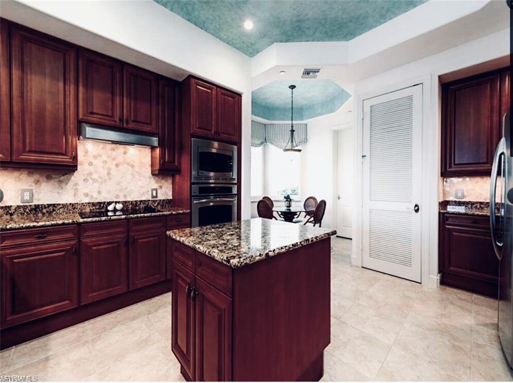 584 Avellino Isles Cir # 19102 Property Photo 5