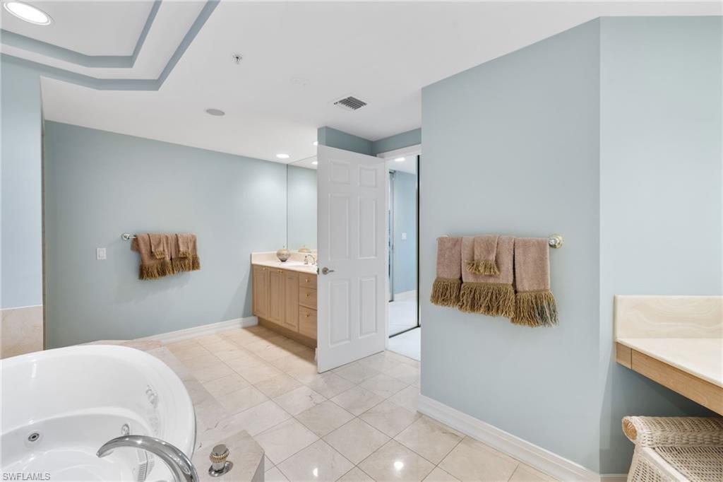 435 Dockside Dr # A804 Property Photo 27