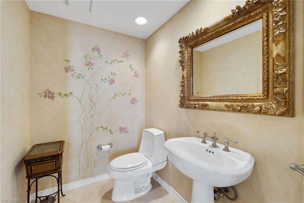 435 Dockside Dr # A804 Property Photo 28