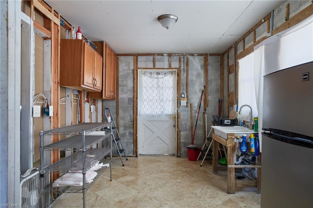 27620 Riverdale Ln Property Photo 4