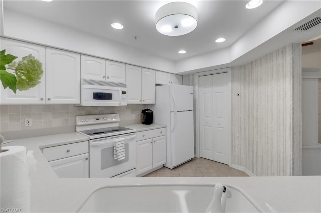 4183 Bay Beach Ln Property Photo 6
