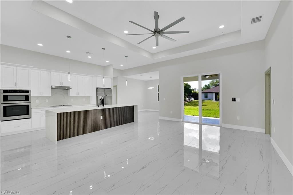 2807 40th St W Property Photo 5